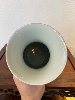 Een Chinese famille rose vaas met verhalend decor, Tongzhi merk, 19/20e eeuw — foto 5