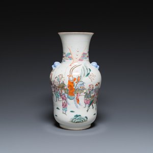 Een Chinese famille rose vaas met verhalend decor, Tongzhi merk, 19/20e eeuw — foto 1