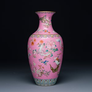 Een Chinese famille rose vaas met vlinders op roze sgraffito fond, Qianlong merk en mogelijk periode — foto 2