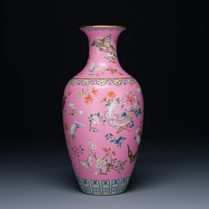 Een Chinese famille rose vaas met vlinders op roze sgraffito fond, Qianlong merk en mogelijk periode — foto 6