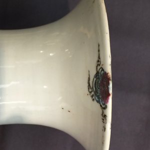 Een Chinese famille rose vaas op vergulde bronzen voet, 18/19e eeuw — foto 11