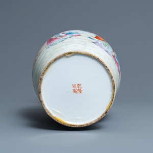 Een Chinese famille rose vaas, Qianlong merk, Republiek — foto 6