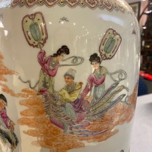 Een Chinese famille rose vaas, Qianlong merk, Republiek — foto 15