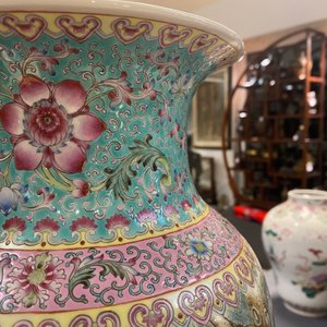 Een Chinese famille rose vaas, Qianlong merk, Republiek — foto 25