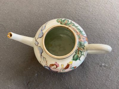 Een Chinese famille rose 'Vier elementen' theepot met deksel, Qianlong — foto 5