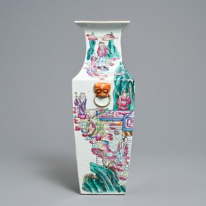 Een Chinese famille rose vierkante vaas met figuratief decor, 19e eeuw — foto 5