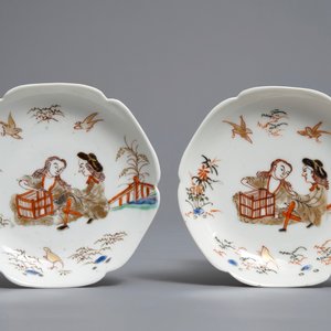 Een Chinese famille rose wapenschotel en twee eierschalen schoteltjes naar Cornelis Pronk, Yongzheng/Qianlong — foto 4