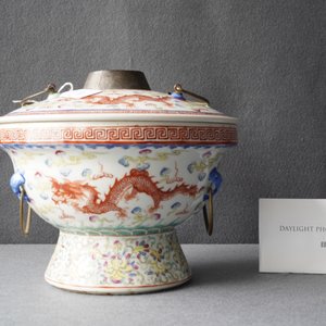 Een Chinese famille rose warmhoudkom voor de Straits of Peranakan markt, Qianlong merk, 19/20e eeuw — foto 8
