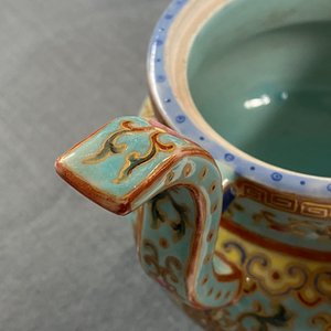 Een Chinese famille rose wierookbrander met turquoise fondkleur, Republiek — foto 14