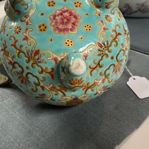 Een Chinese famille rose wierookbrander met turquoise fondkleur, Republiek — foto 22
