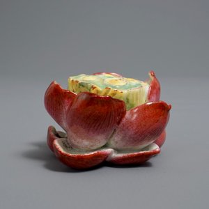 Een Chinese famille rose wierookhouder in de vorm van een lotusbloem, 20e eeuw — foto 5