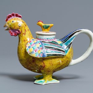 Een Chinese famille rose wijnpot met deksel in de vorm van een hen, Qianlong — foto 2