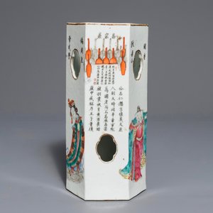 Een Chinese famille rose 'Wu Shuang Pu' hoedensteun, Qianlong merk, 19e eeuw — foto 4