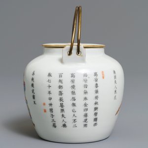 Een Chinese famille rose 'Wu Shuang Pu' theepot met deksel, 19e eeuw — foto 5