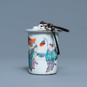 Een Chinese famille rose 'Wu Shuang Pu' theepot met inzet, 19/20e eeuw — foto 8
