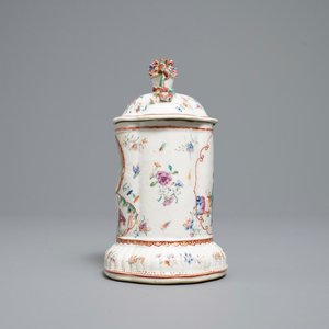 Een Chinese famille rose zakhorlogehouder met mandarijns decor, Qianlong — foto 4