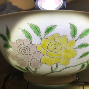 Een Chinese famille verte 'anhua' kom en een flesvormige vaas, Kangxi merk, 19e eeuw — foto 22