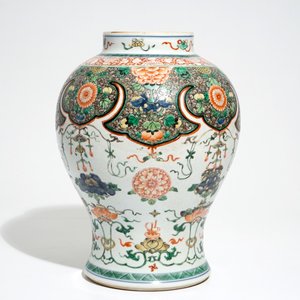 Een Chinese famille verte balustervaas, Kangxi — foto 2