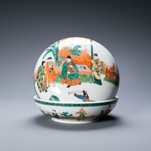 Een Chinese famille verte dekseldoos, 19/20e eeuw — foto 1