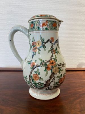 Een Chinese famille verte dekselkan, Kangxi — foto 2