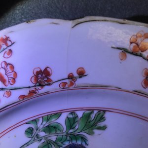 Een Chinese famille verte dekselkom en een paar schotels, Kangxi — foto 15