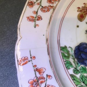 Een Chinese famille verte dekselkom en een paar schotels, Kangxi — foto 24