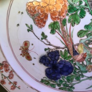 Een Chinese famille verte dekselkom en een paar schotels, Kangxi — foto 25