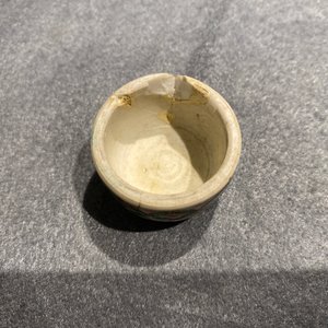 Een Chinese famille verte dekselpot en een bord met een feniks, Kangxi — foto 11