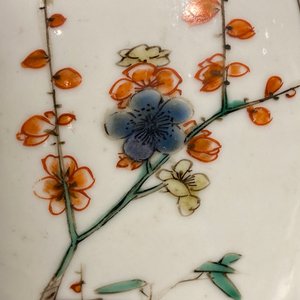 Een Chinese famille verte dekselpot en een bord met een feniks, Kangxi — foto 14