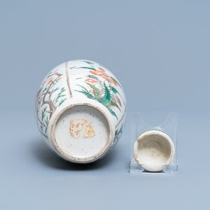 Een Chinese famille verte dekselpot en een bord met een feniks, Kangxi — foto 9