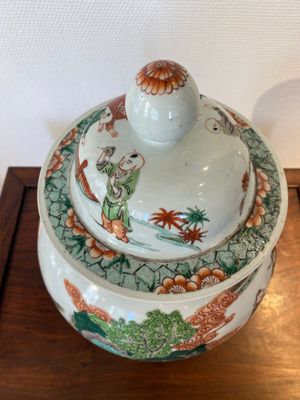 Een Chinese famille verte dekselvaas, 19e eeuw — foto 5