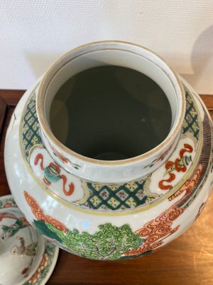 Een Chinese famille verte dekselvaas, 19e eeuw — foto 7