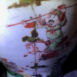 Een Chinese famille verte dekselvaas en een Swatow pot, Transitie periode en 19e eeuw — foto 14