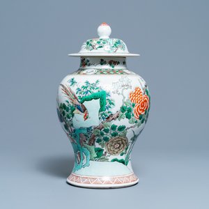 Een Chinese famille verte dekselvaas, Kangxi merk, 19e eeuw — foto 1