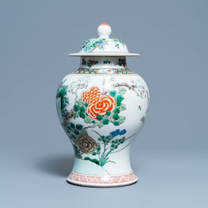 Een Chinese famille verte dekselvaas, Kangxi merk, 19e eeuw — foto 3