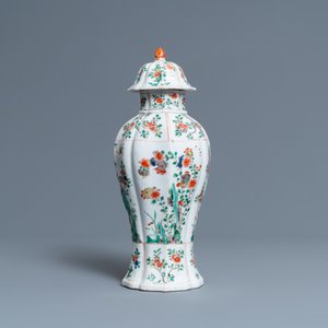 Een Chinese famille verte dekselvaas, Kangxi — foto 3