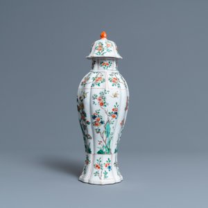 Een Chinese famille verte dekselvaas, Kangxi — foto 4