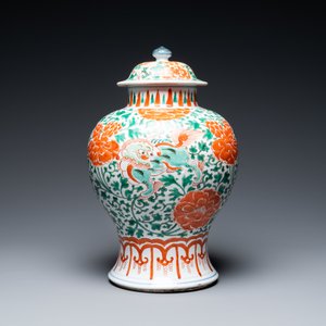 Een Chinese famille verte dekselvaas met boeddhistische leeuwen, Kangxi — foto 3
