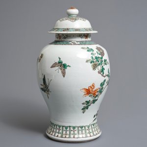 Een Chinese famille verte dekselvaas met fazanten en bloemen, 19e eeuw — foto 2