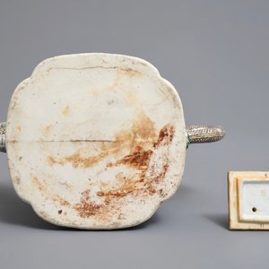 Een Chinese famille verte draakvormige theepot met floraal decor, 19/20e eeuw — foto 6