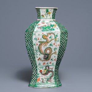 Een Chinese famille verte 'draken' vaas, Kangxi — foto 2