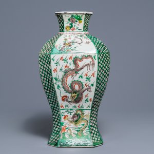 Een Chinese famille verte 'draken' vaas, Kangxi — foto 5
