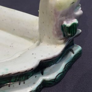 Een Chinese famille verte emaille op biscuit sokkel met decor van een phoenix, Kangxi — foto 8