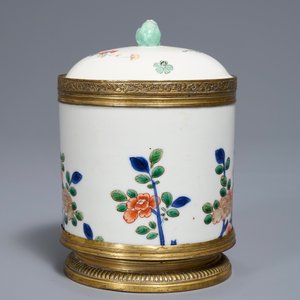 Een Chinese famille verte en Japanse Kakiemon dekselpot met montuur, Jiajing merk, 18/19e eeuw — foto 4
