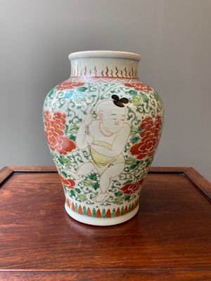 Een Chinese famille verte 'Hehe Erxian' vaas, Kangxi — foto 1