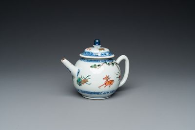 Een Chinese famille verte 'hert en kraanvogel' theepot met deksel, Kangxi
