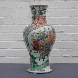 Een Chinese famille verte 'Hong Men Yan' vaas, Kangxi — foto 22