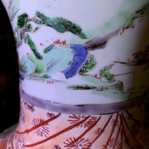 Een Chinese famille verte 'Hong Men Yan' vaas, Kangxi — foto 10