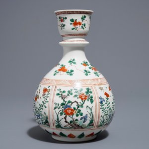 Een Chinese famille verte hookah-basis met floraal decor, Kangxi — foto 6