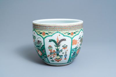 Een Chinese famille verte jardinière, 19e eeuw